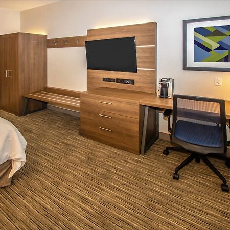 Holiday Inn Express Hotel & Suites Roseville - Galleria Area By Ihg Екстериор снимка