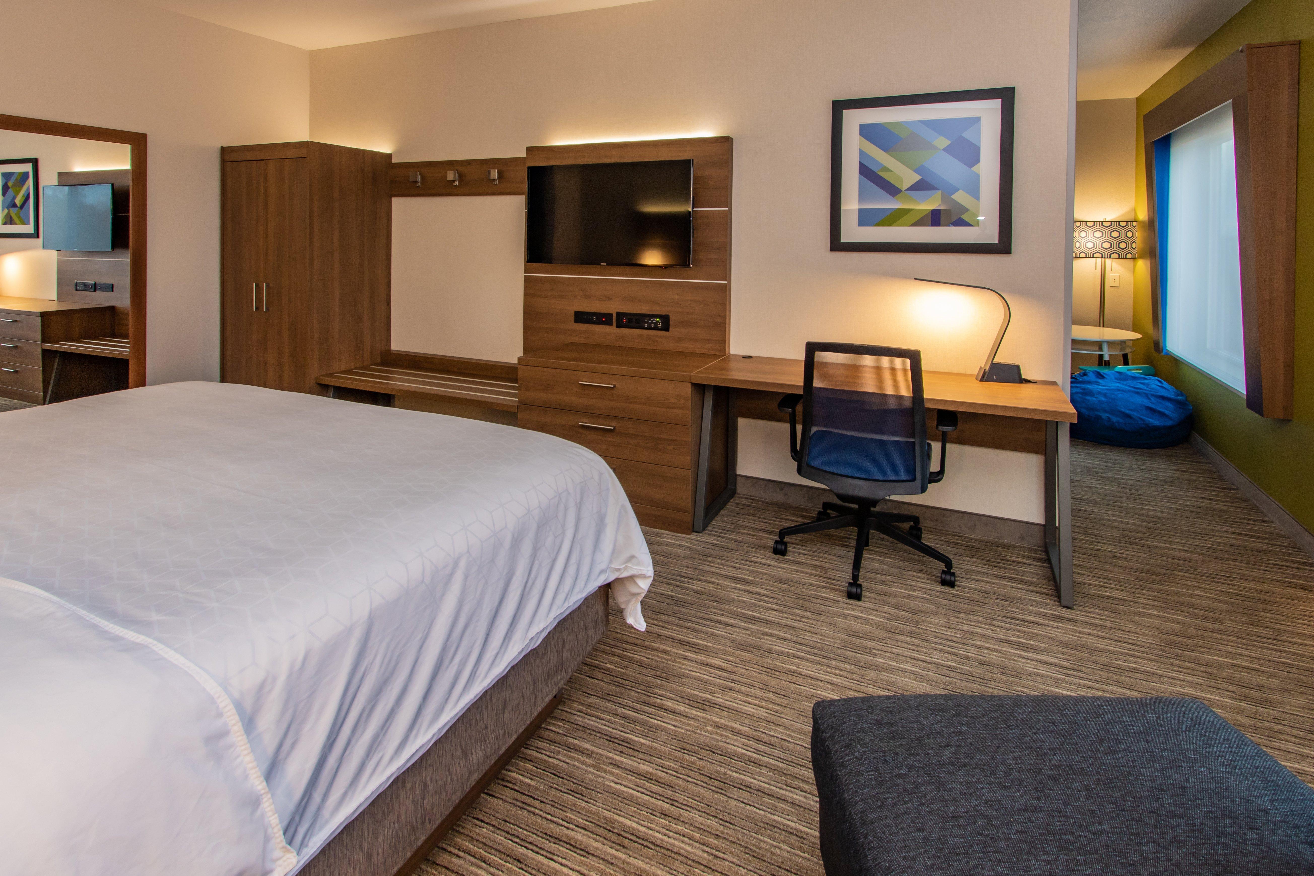 Holiday Inn Express Hotel & Suites Roseville - Galleria Area By Ihg Екстериор снимка