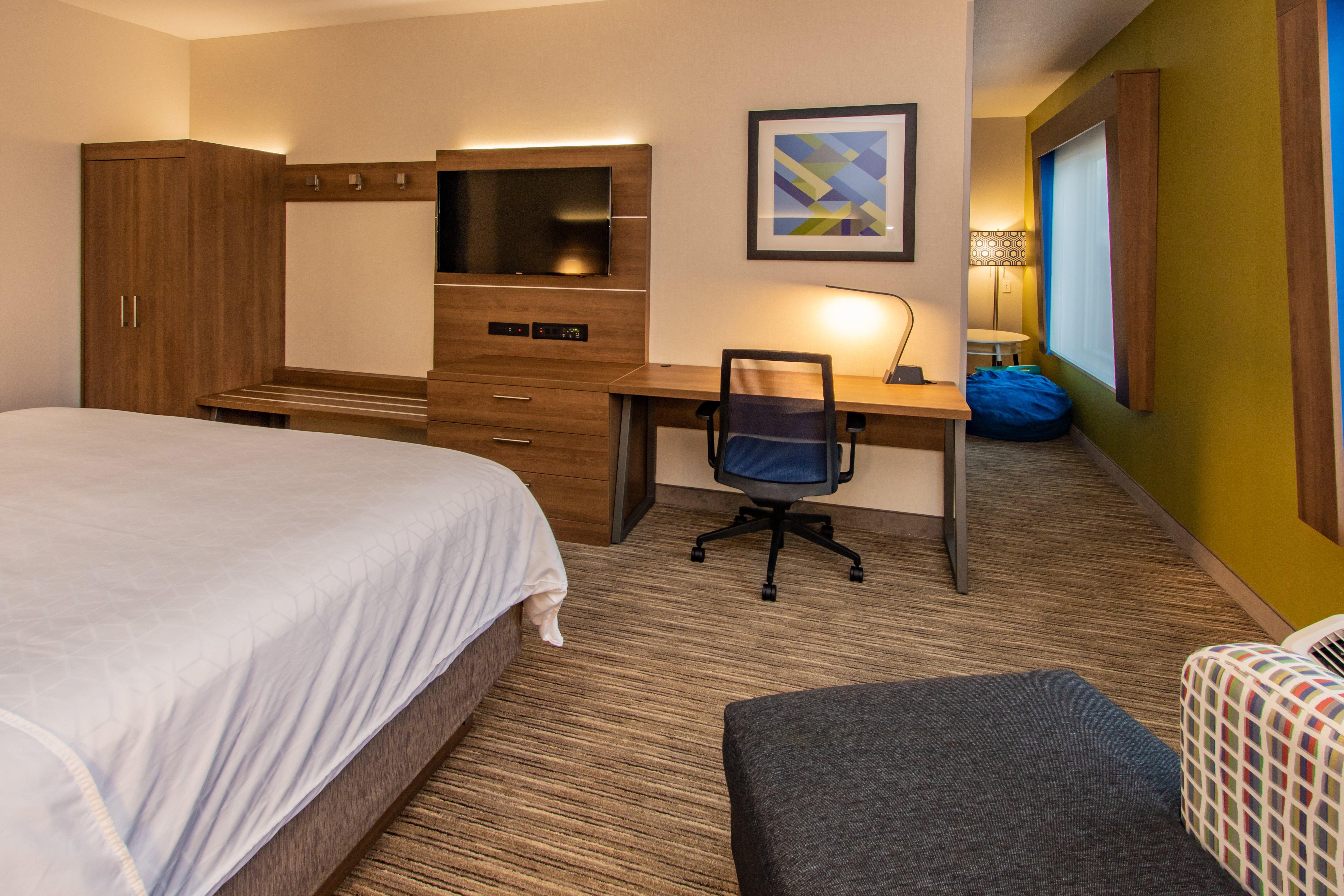 Holiday Inn Express Hotel & Suites Roseville - Galleria Area By Ihg Екстериор снимка