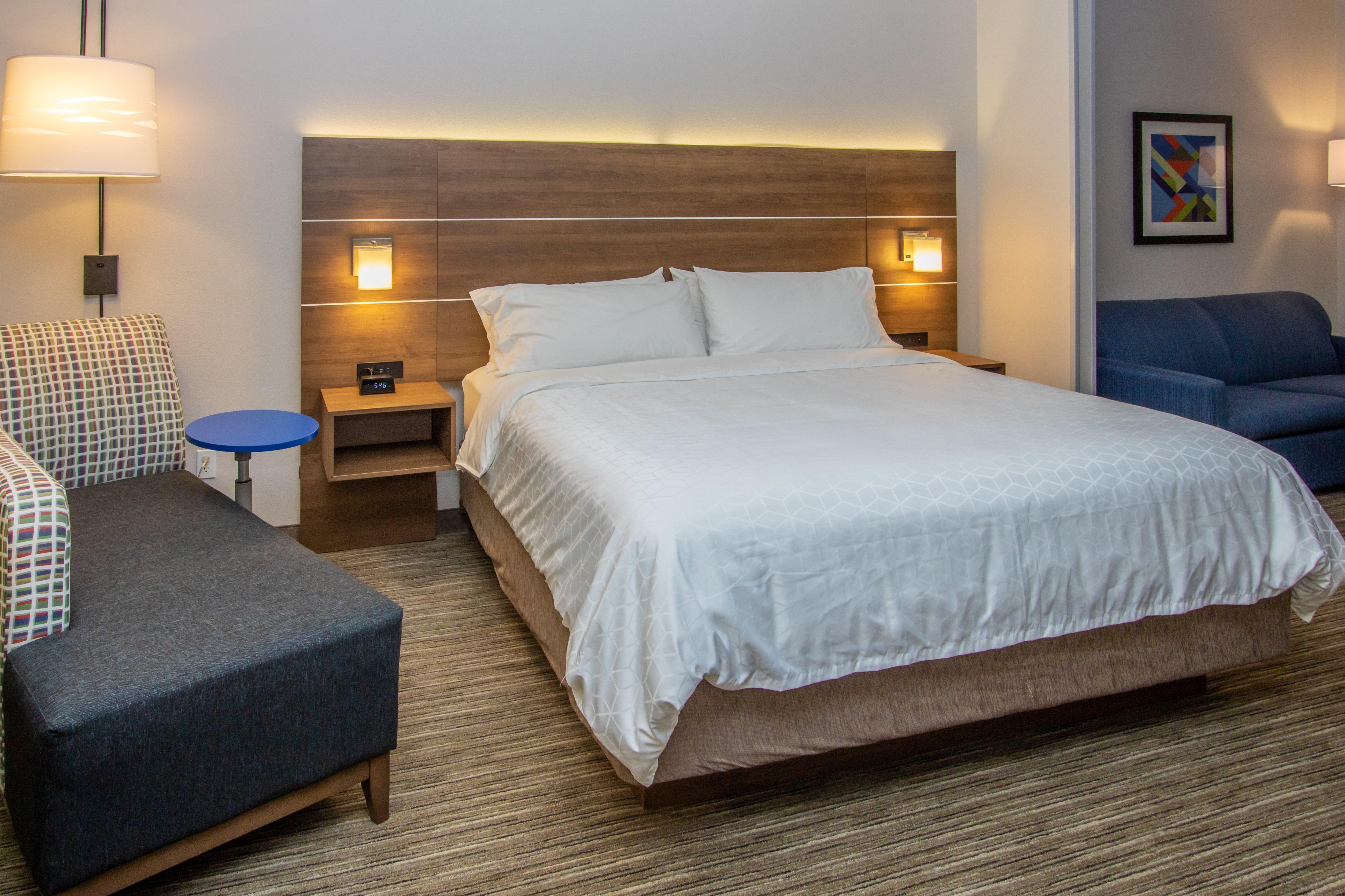 Holiday Inn Express Hotel & Suites Roseville - Galleria Area By Ihg Екстериор снимка