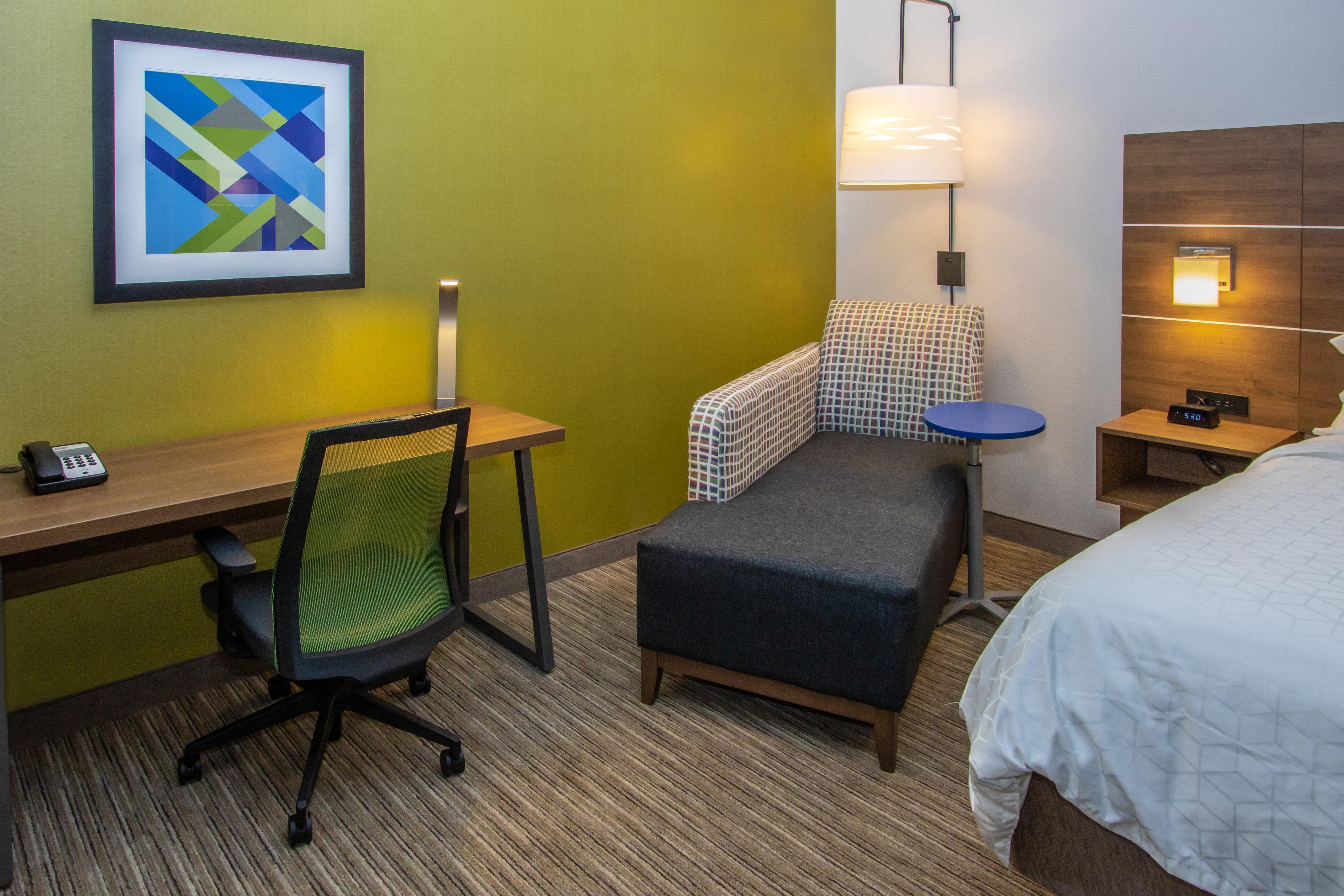 Holiday Inn Express Hotel & Suites Roseville - Galleria Area By Ihg Екстериор снимка