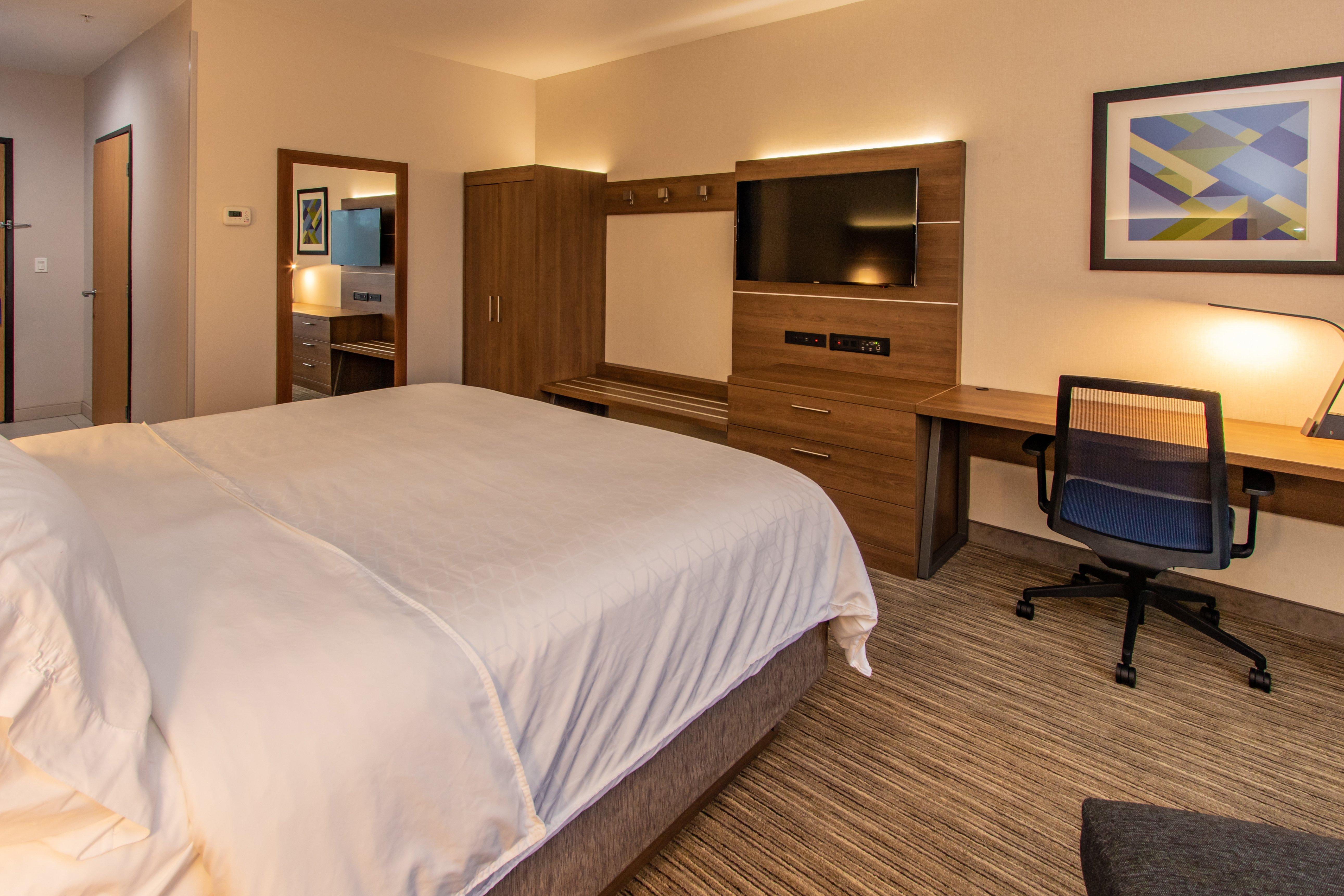 Holiday Inn Express Hotel & Suites Roseville - Galleria Area By Ihg Екстериор снимка