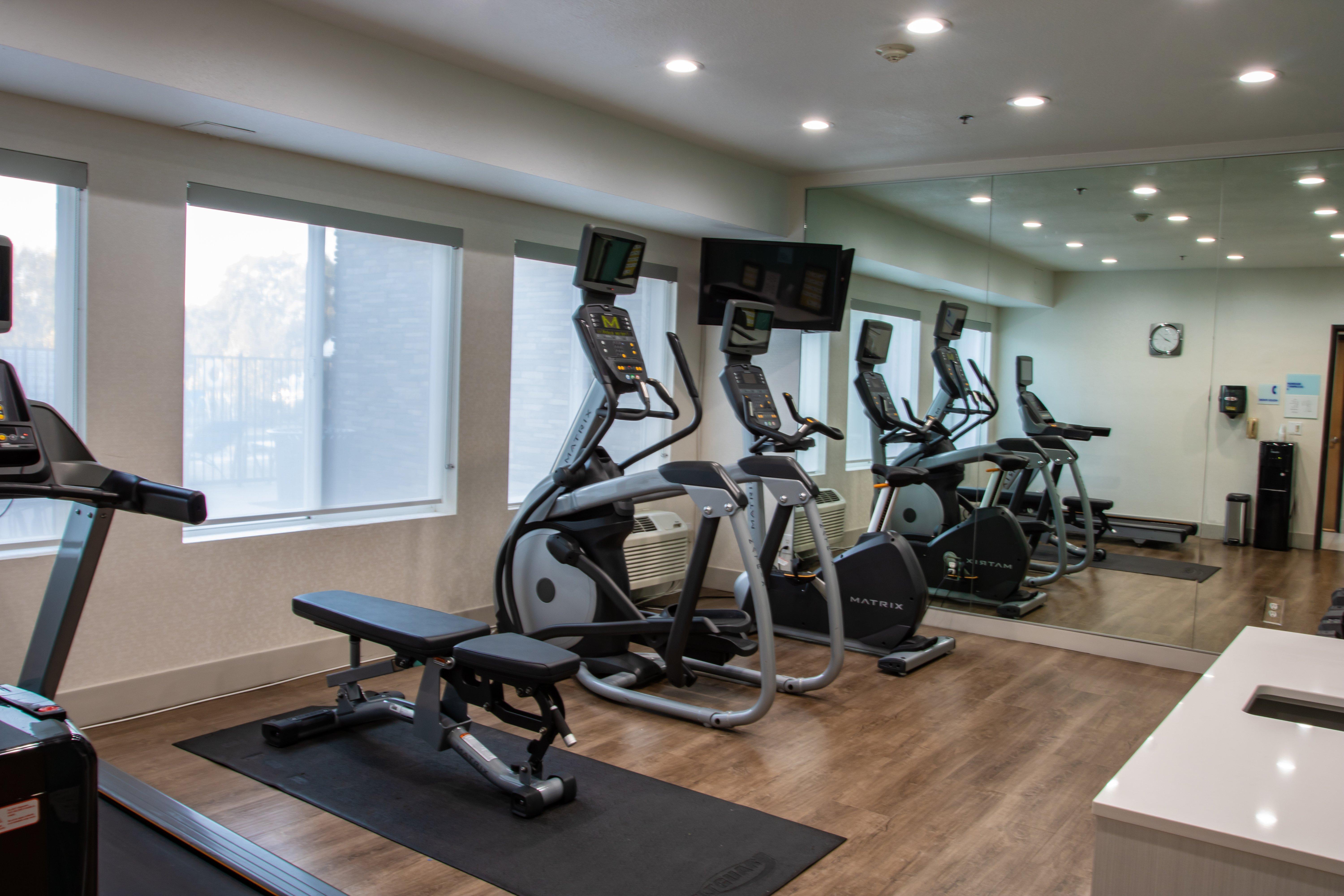 Holiday Inn Express Hotel & Suites Roseville - Galleria Area By Ihg Екстериор снимка