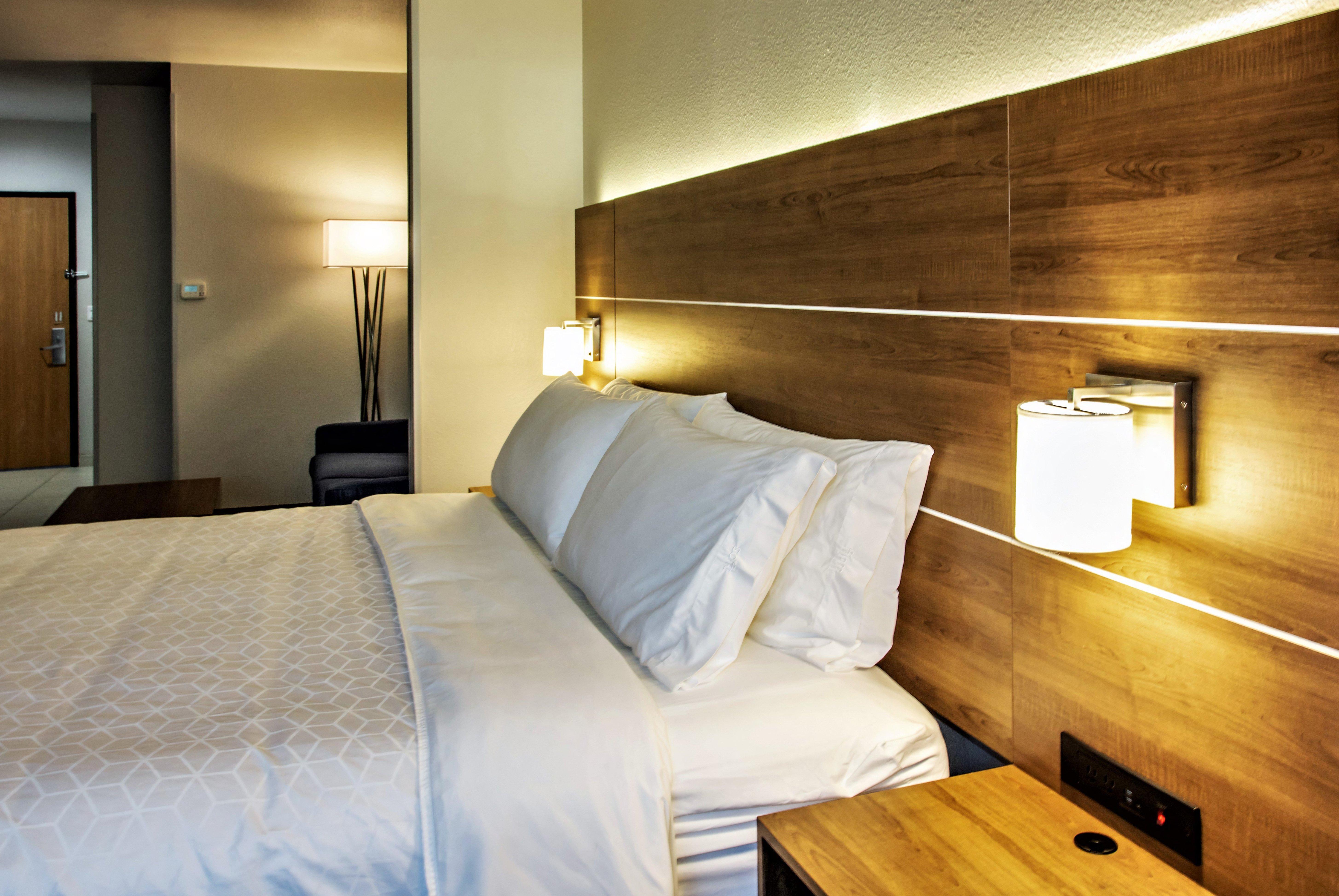 Holiday Inn Express Hotel & Suites Roseville - Galleria Area By Ihg Екстериор снимка