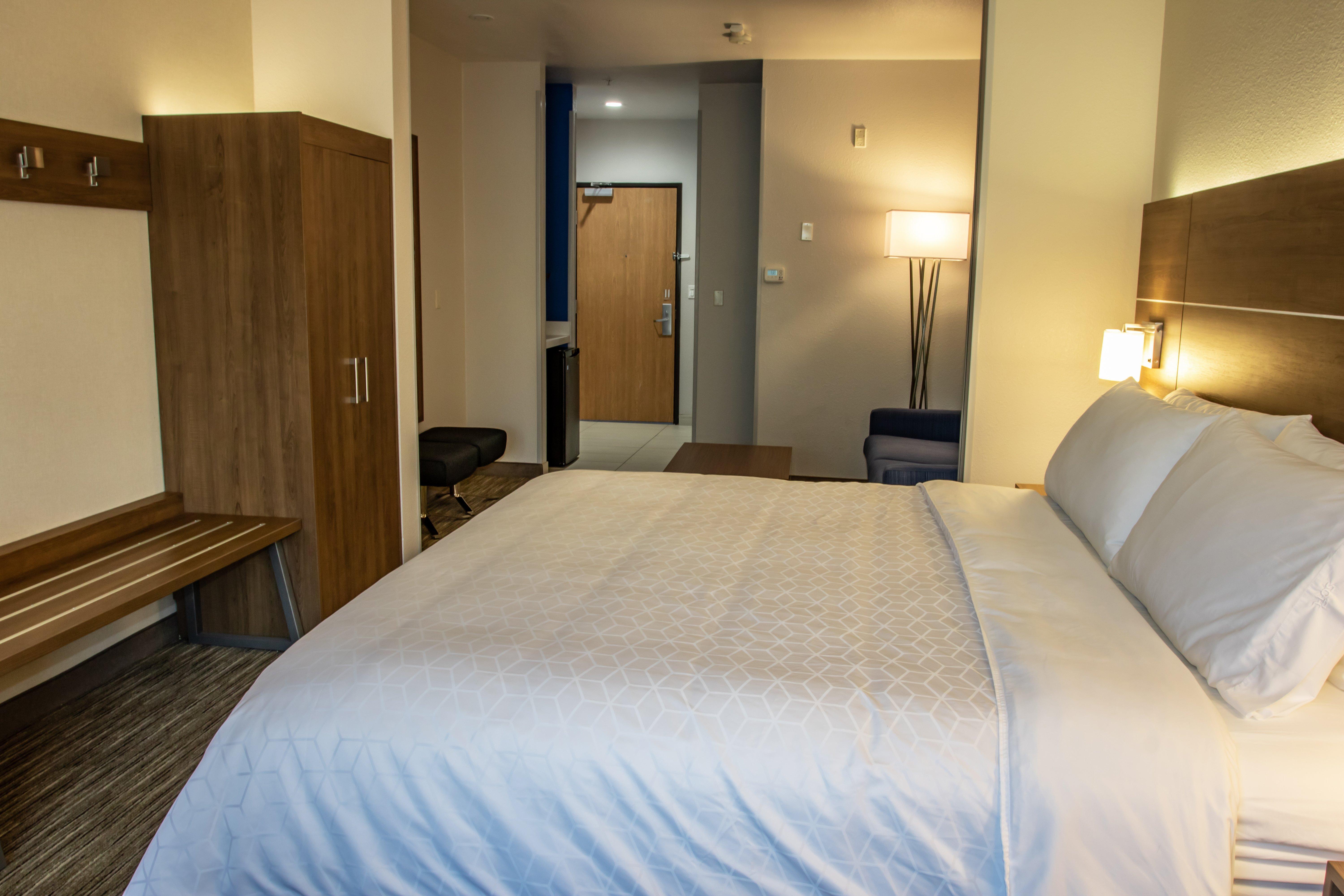 Holiday Inn Express Hotel & Suites Roseville - Galleria Area By Ihg Екстериор снимка