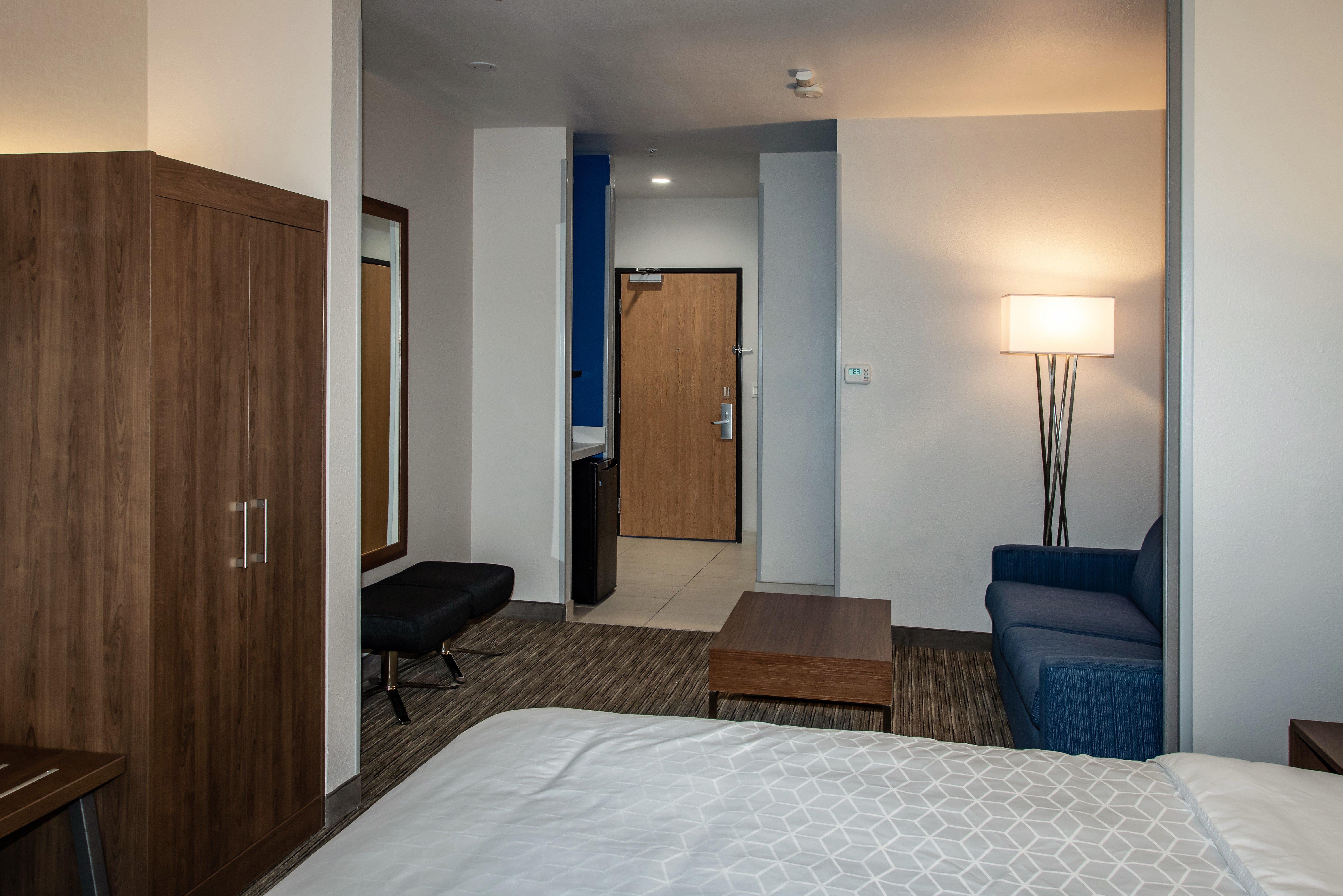 Holiday Inn Express Hotel & Suites Roseville - Galleria Area By Ihg Екстериор снимка