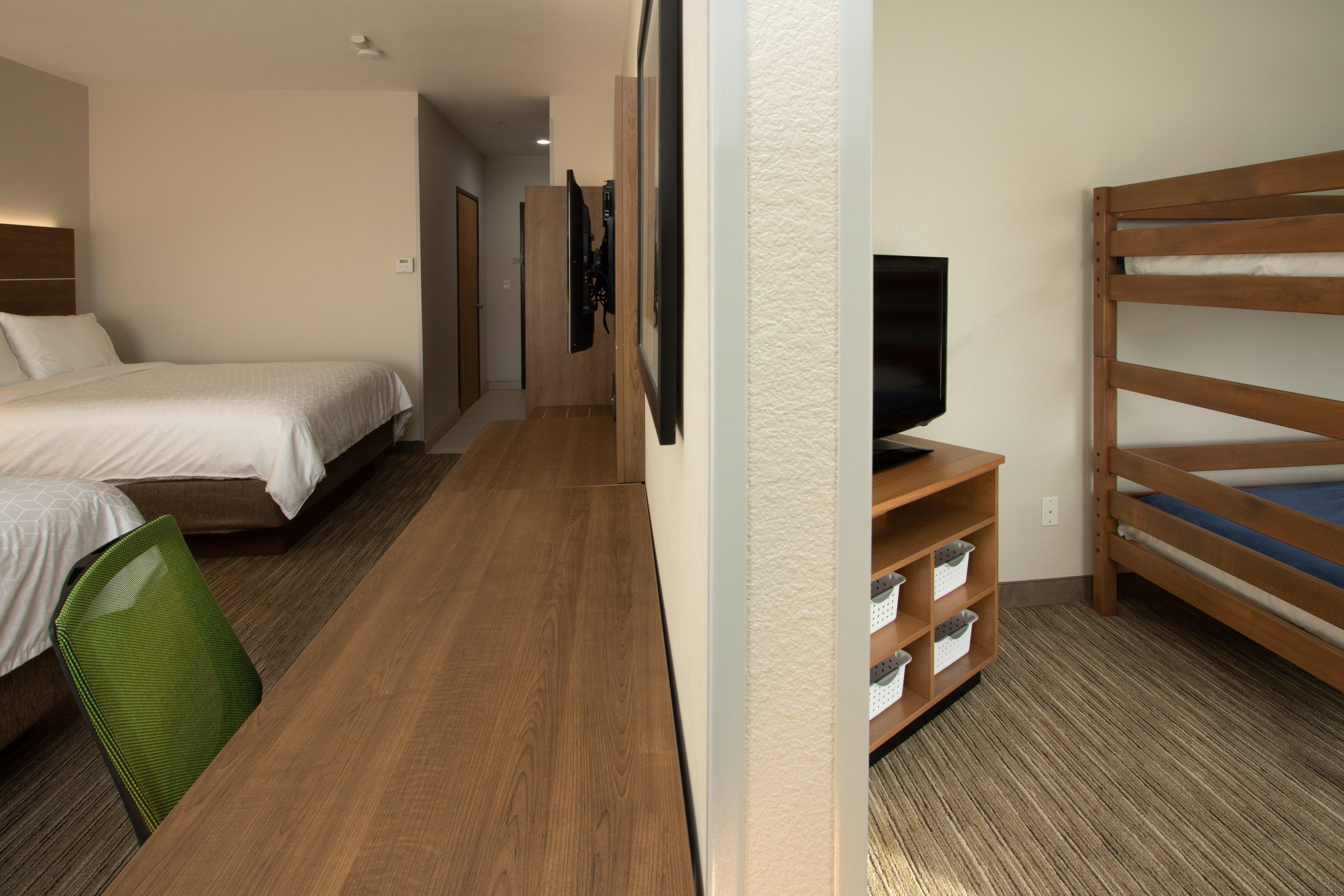 Holiday Inn Express Hotel & Suites Roseville - Galleria Area By Ihg Екстериор снимка