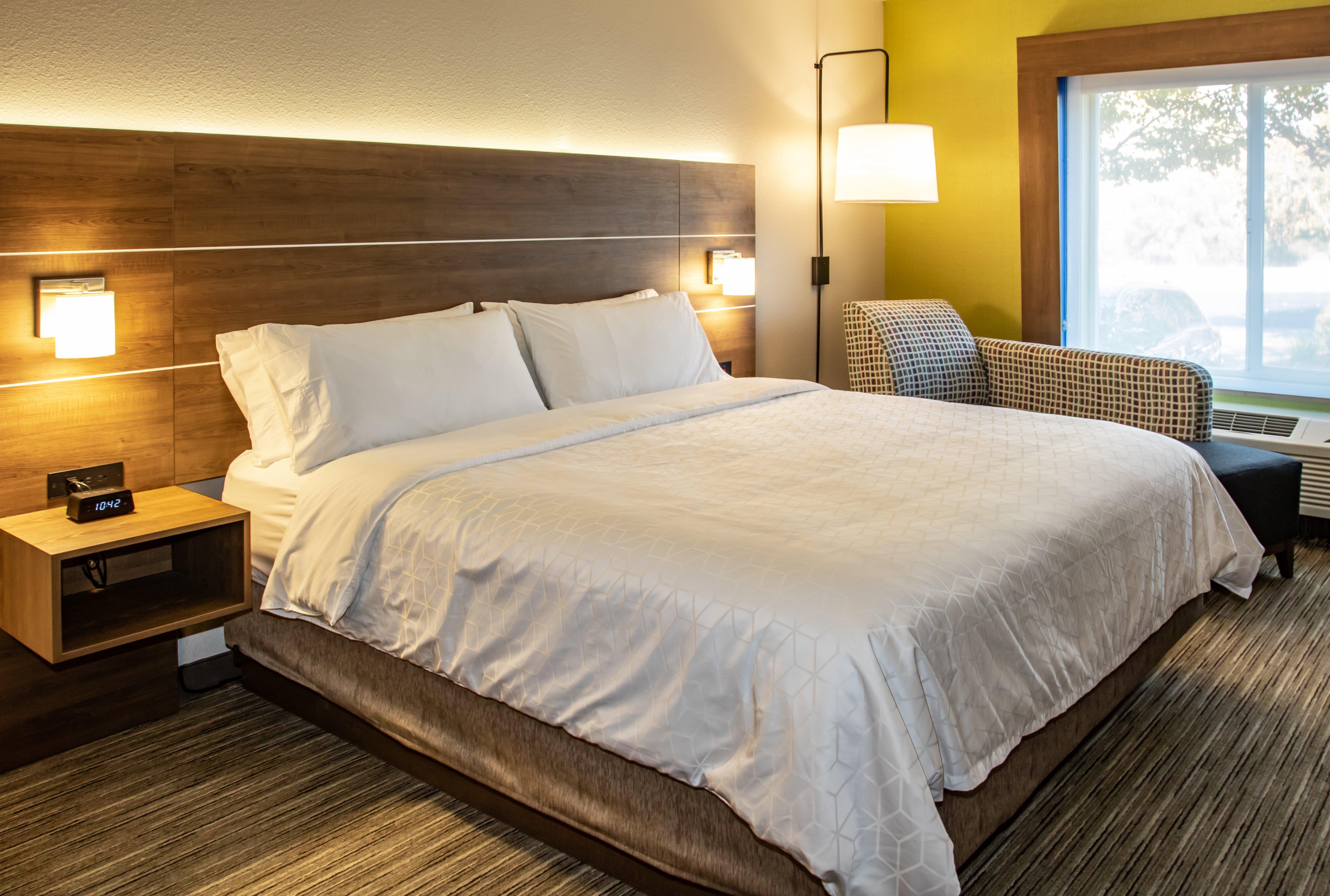 Holiday Inn Express Hotel & Suites Roseville - Galleria Area By Ihg Екстериор снимка