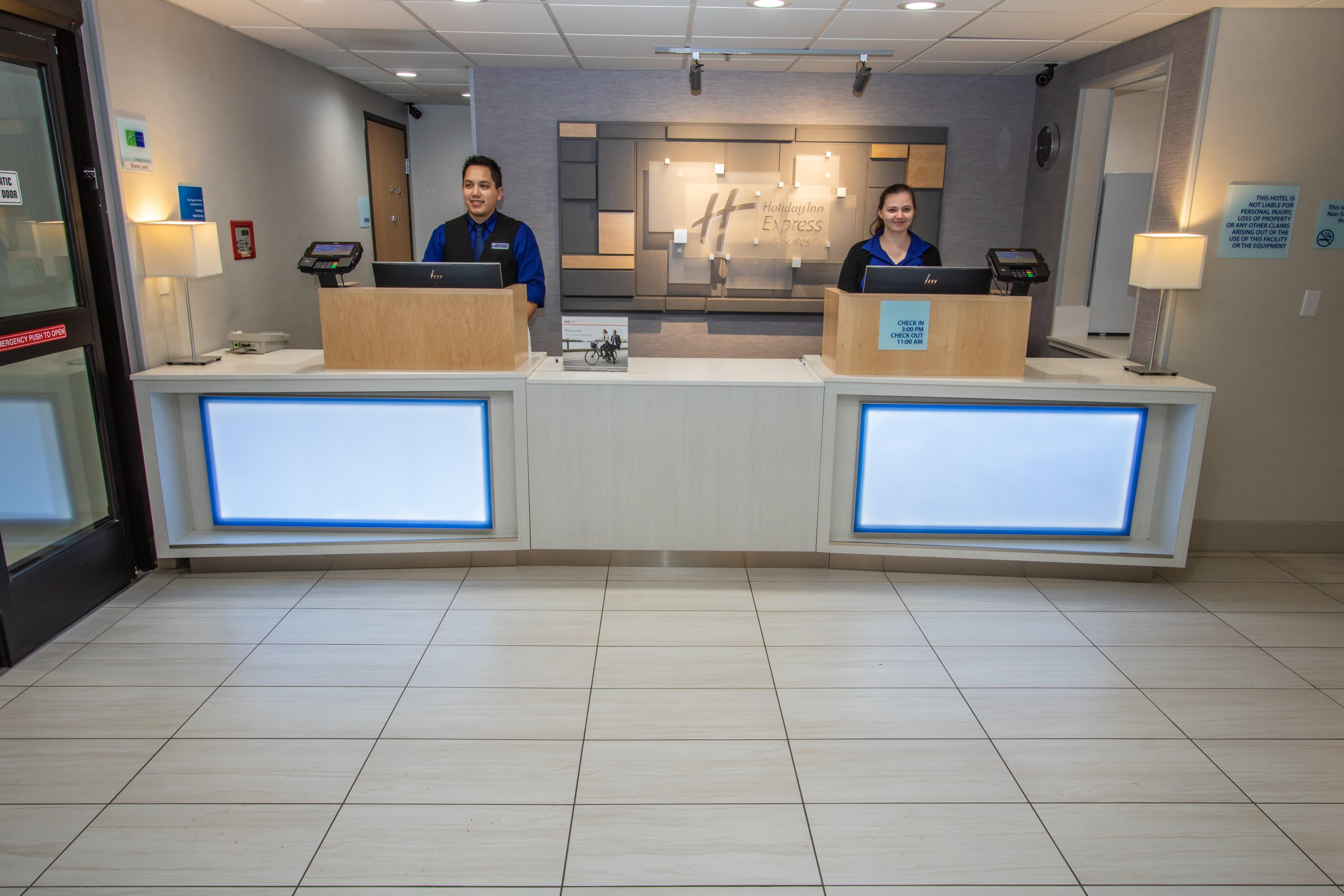Holiday Inn Express Hotel & Suites Roseville - Galleria Area By Ihg Екстериор снимка