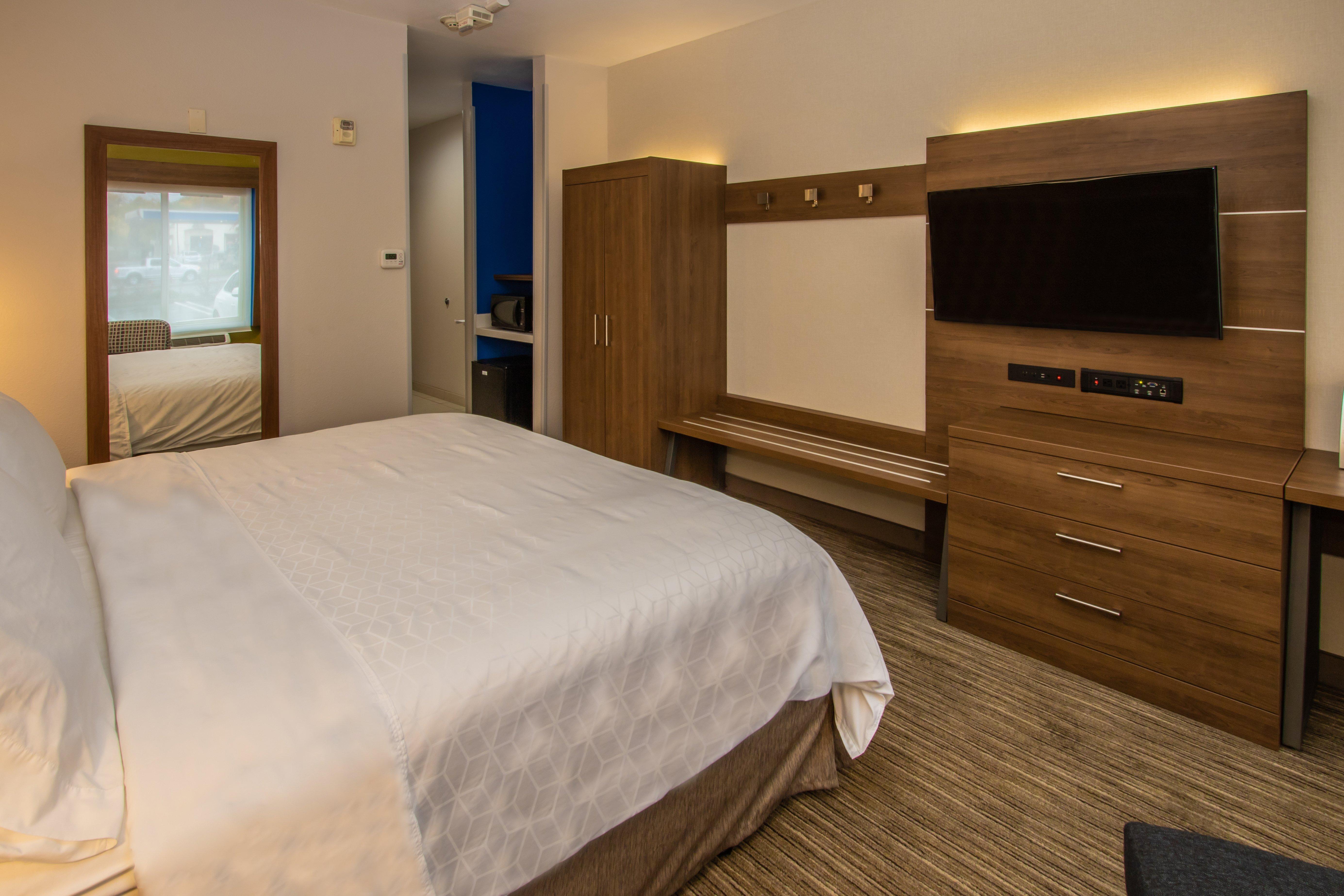 Holiday Inn Express Hotel & Suites Roseville - Galleria Area By Ihg Екстериор снимка