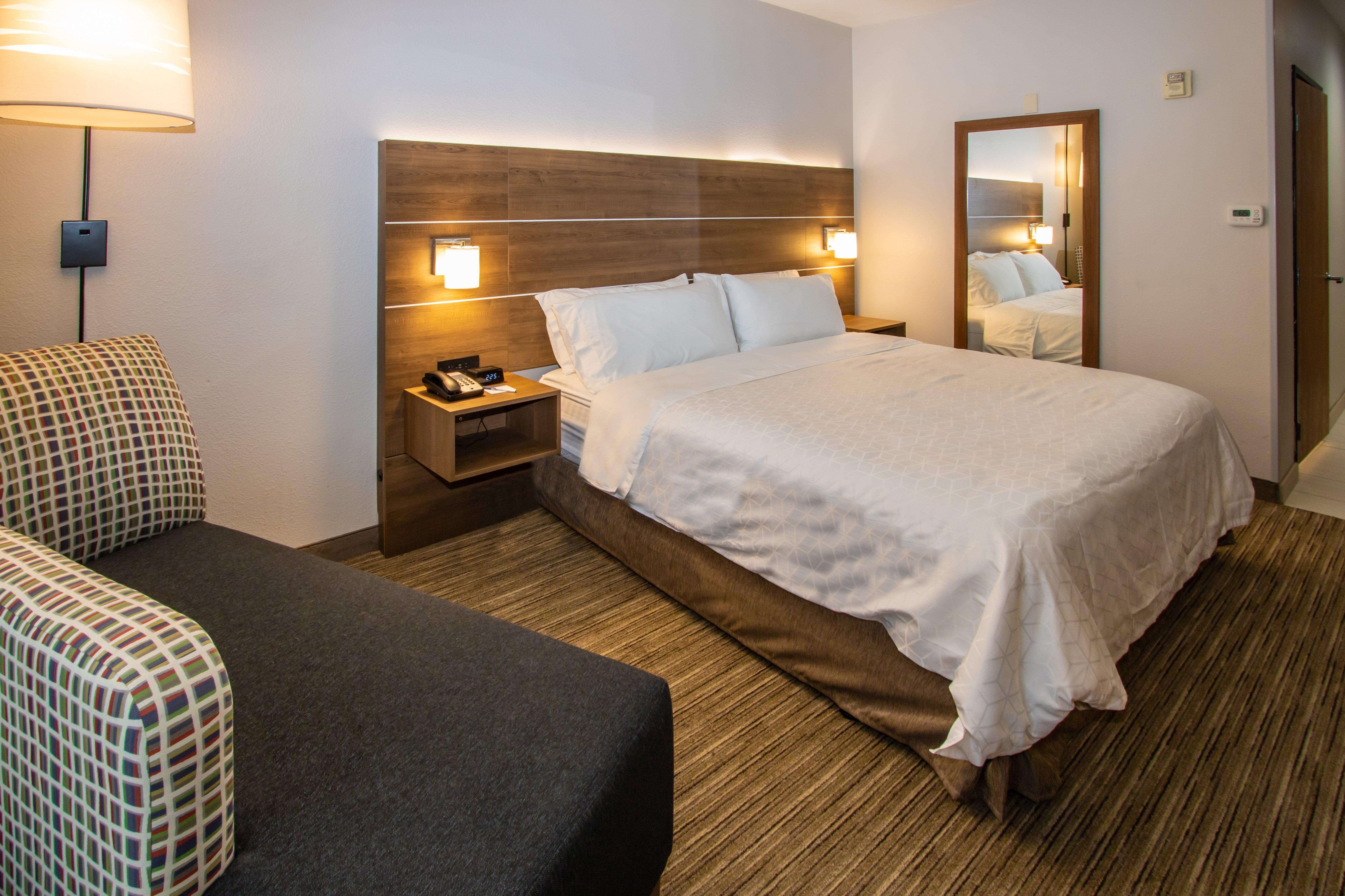 Holiday Inn Express Hotel & Suites Roseville - Galleria Area By Ihg Екстериор снимка