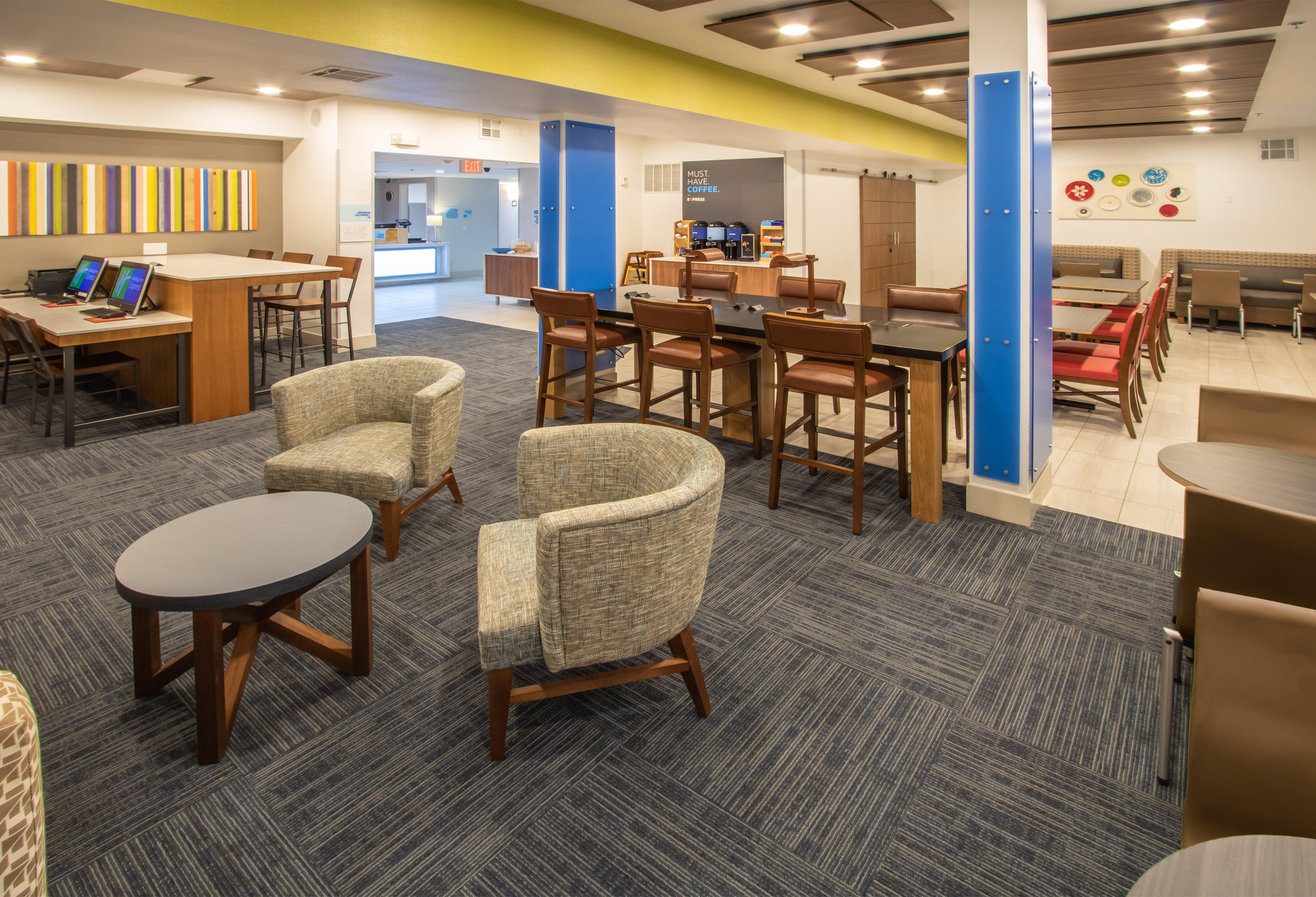 Holiday Inn Express Hotel & Suites Roseville - Galleria Area By Ihg Екстериор снимка