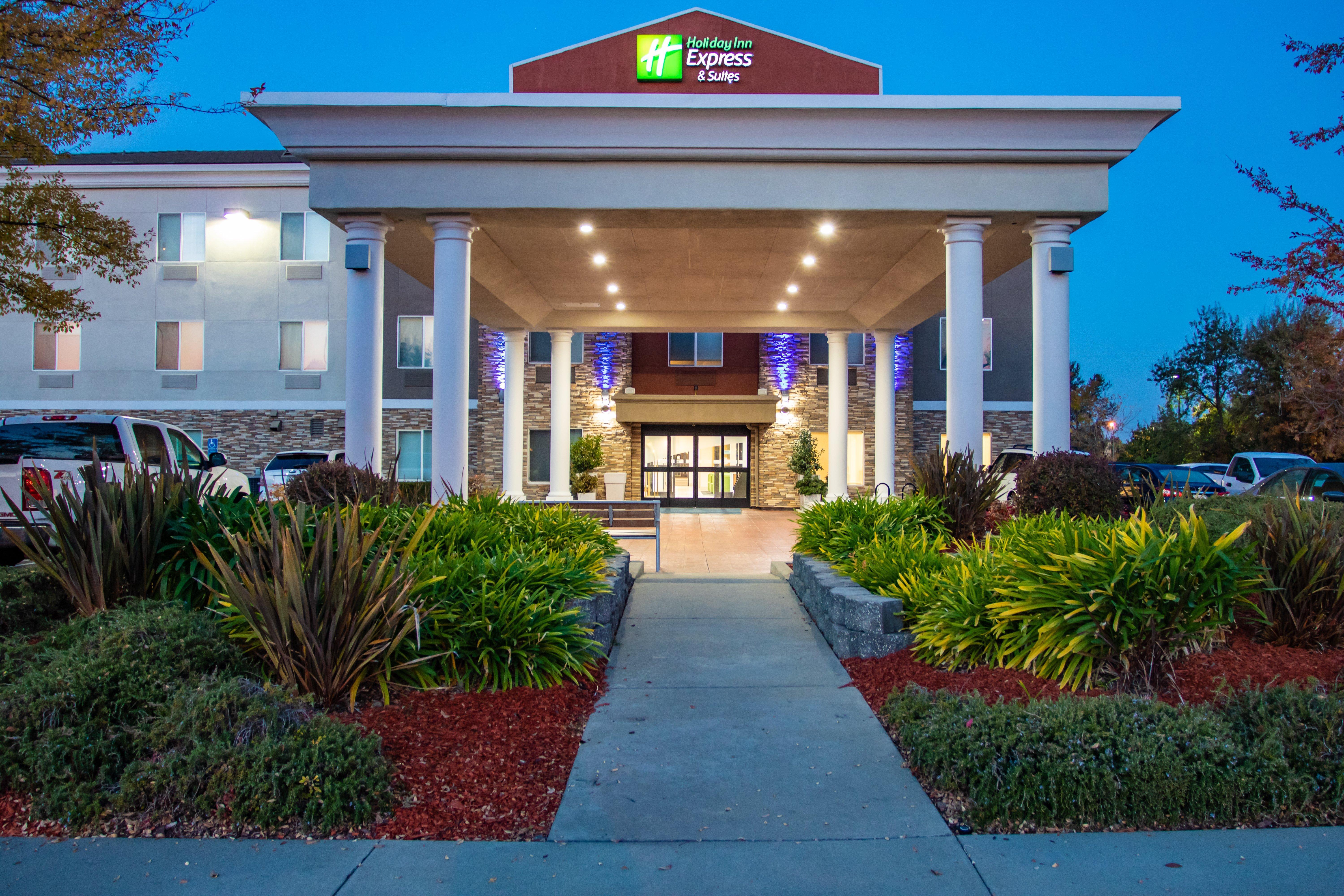 Holiday Inn Express Hotel & Suites Roseville - Galleria Area By Ihg Екстериор снимка