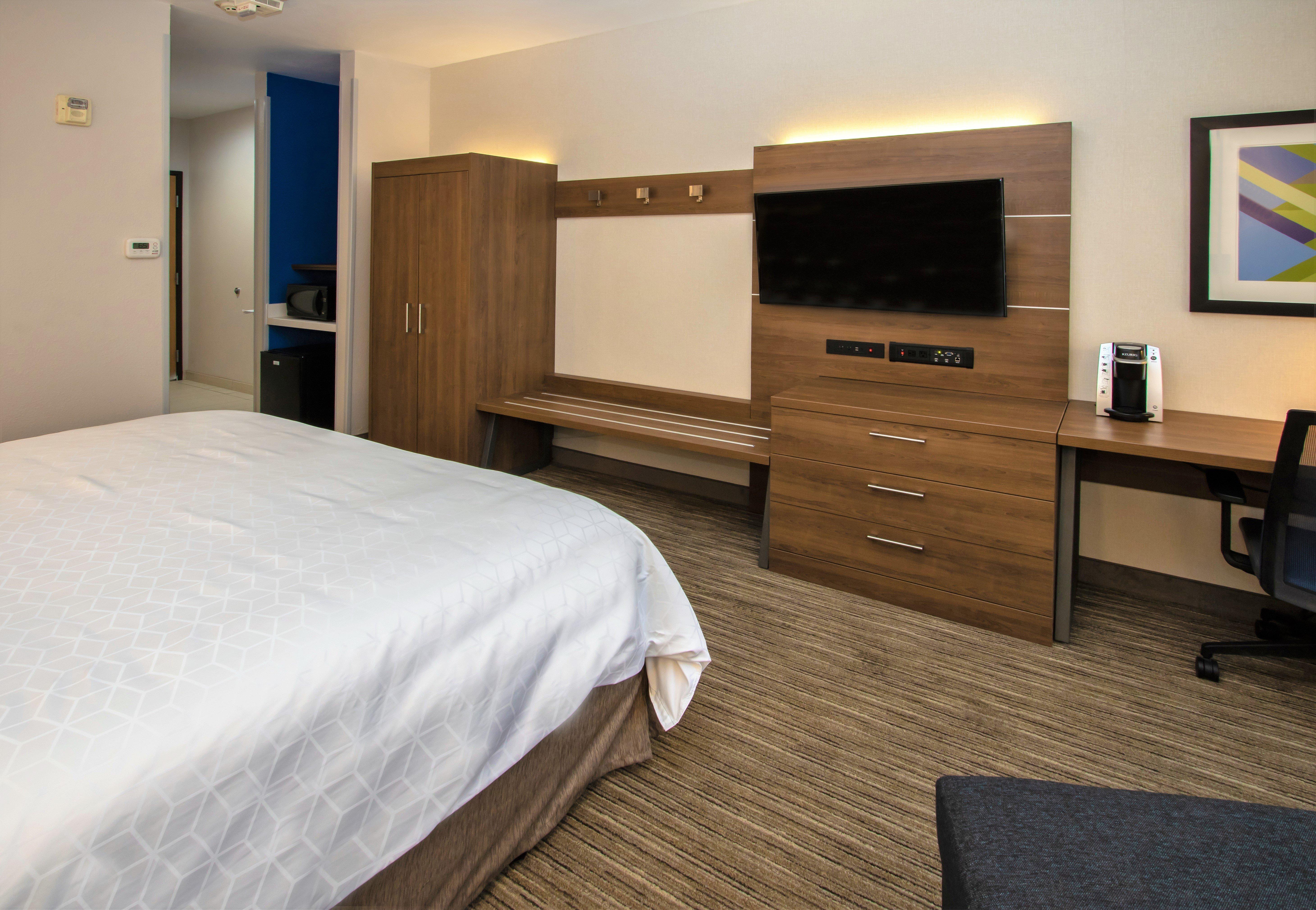 Holiday Inn Express Hotel & Suites Roseville - Galleria Area By Ihg Екстериор снимка