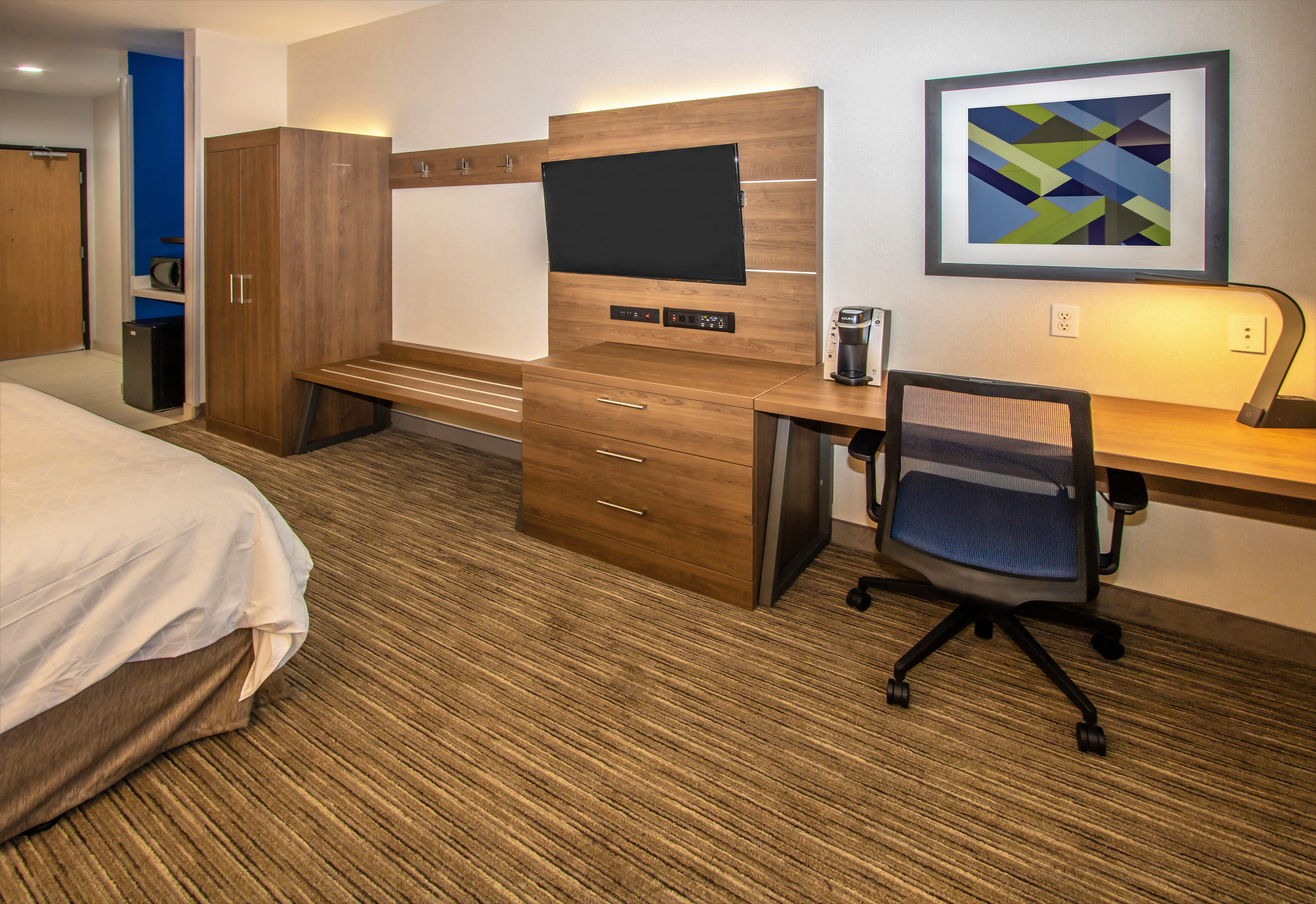 Holiday Inn Express Hotel & Suites Roseville - Galleria Area By Ihg Екстериор снимка