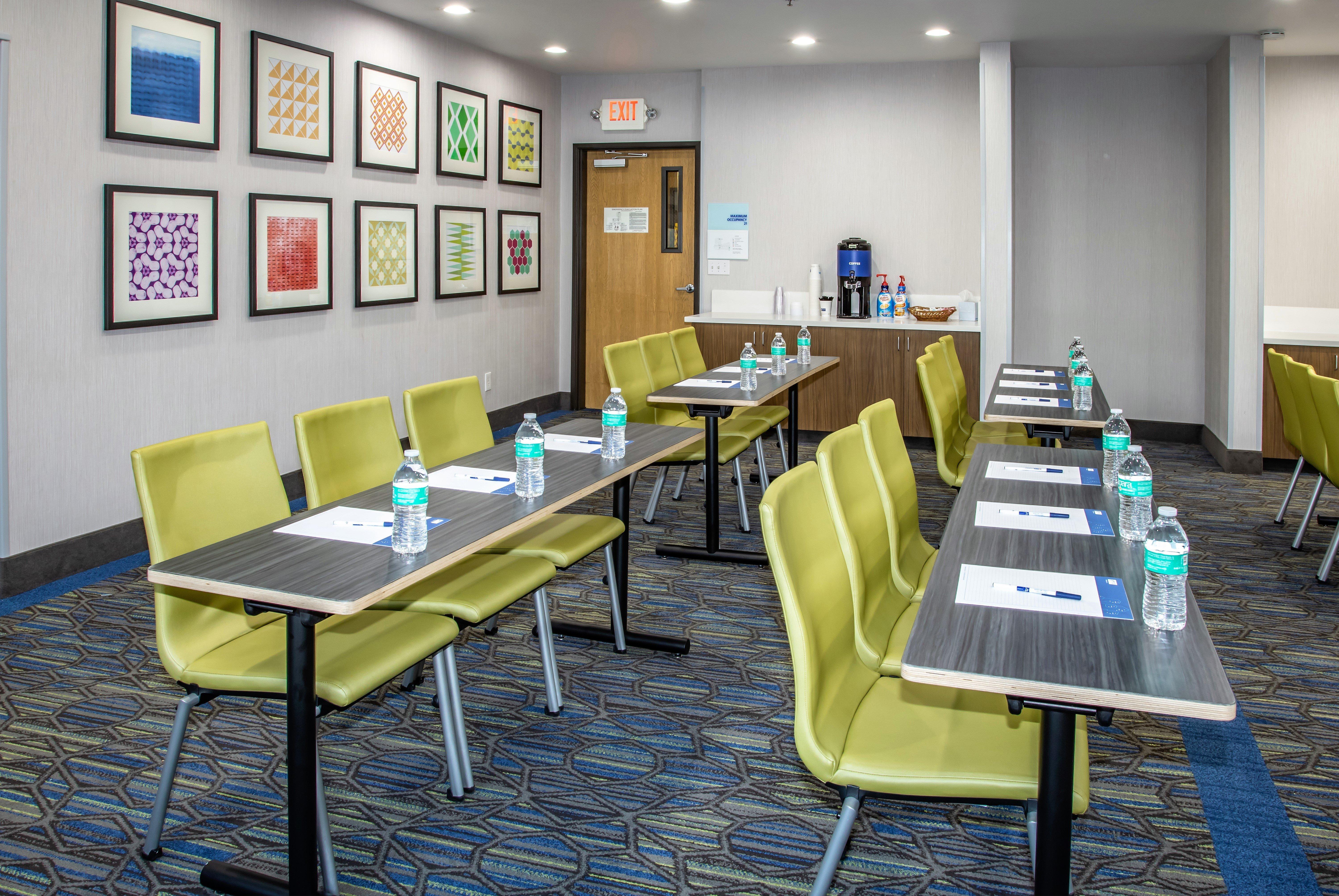 Holiday Inn Express Hotel & Suites Roseville - Galleria Area By Ihg Екстериор снимка