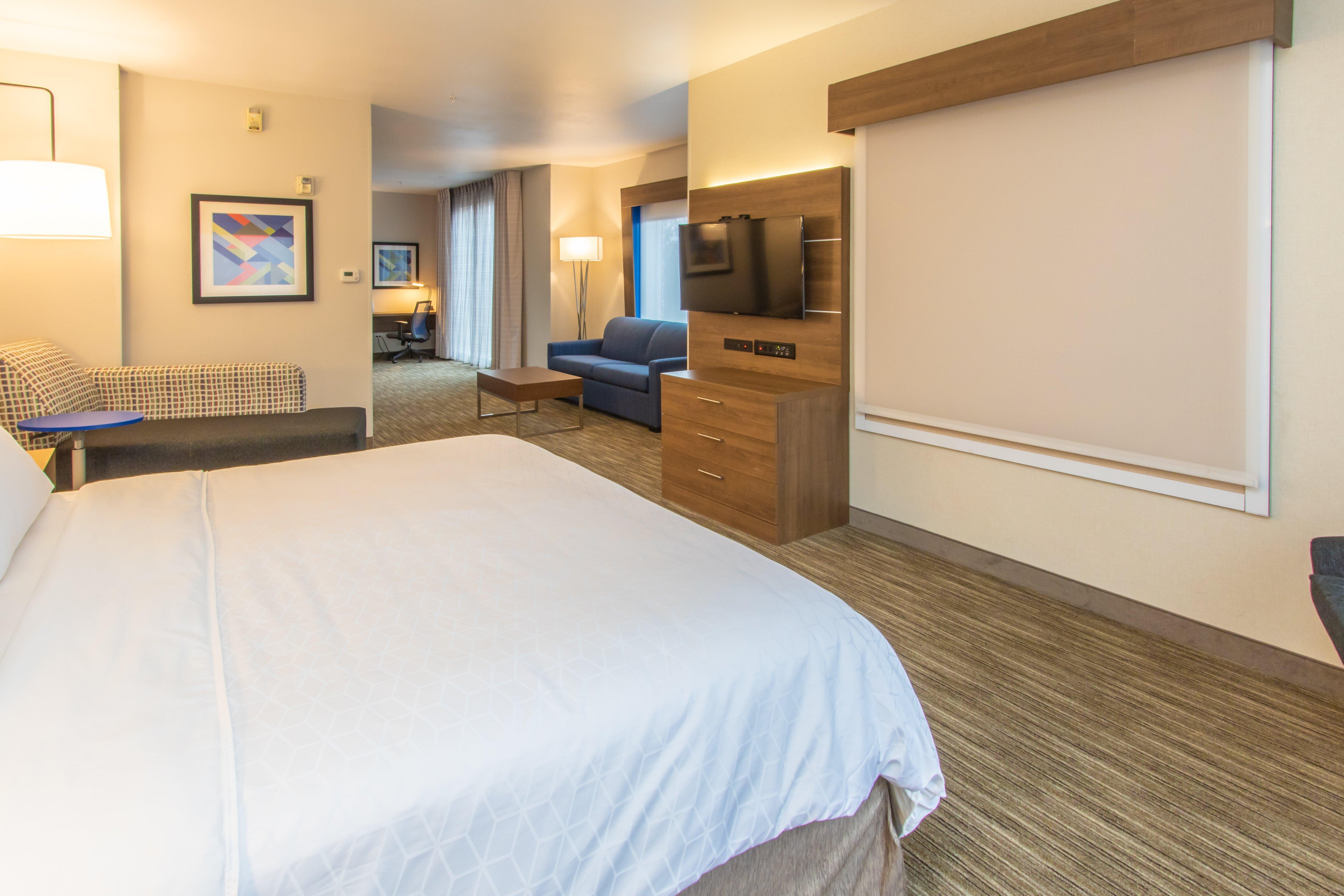 Holiday Inn Express Hotel & Suites Roseville - Galleria Area By Ihg Екстериор снимка