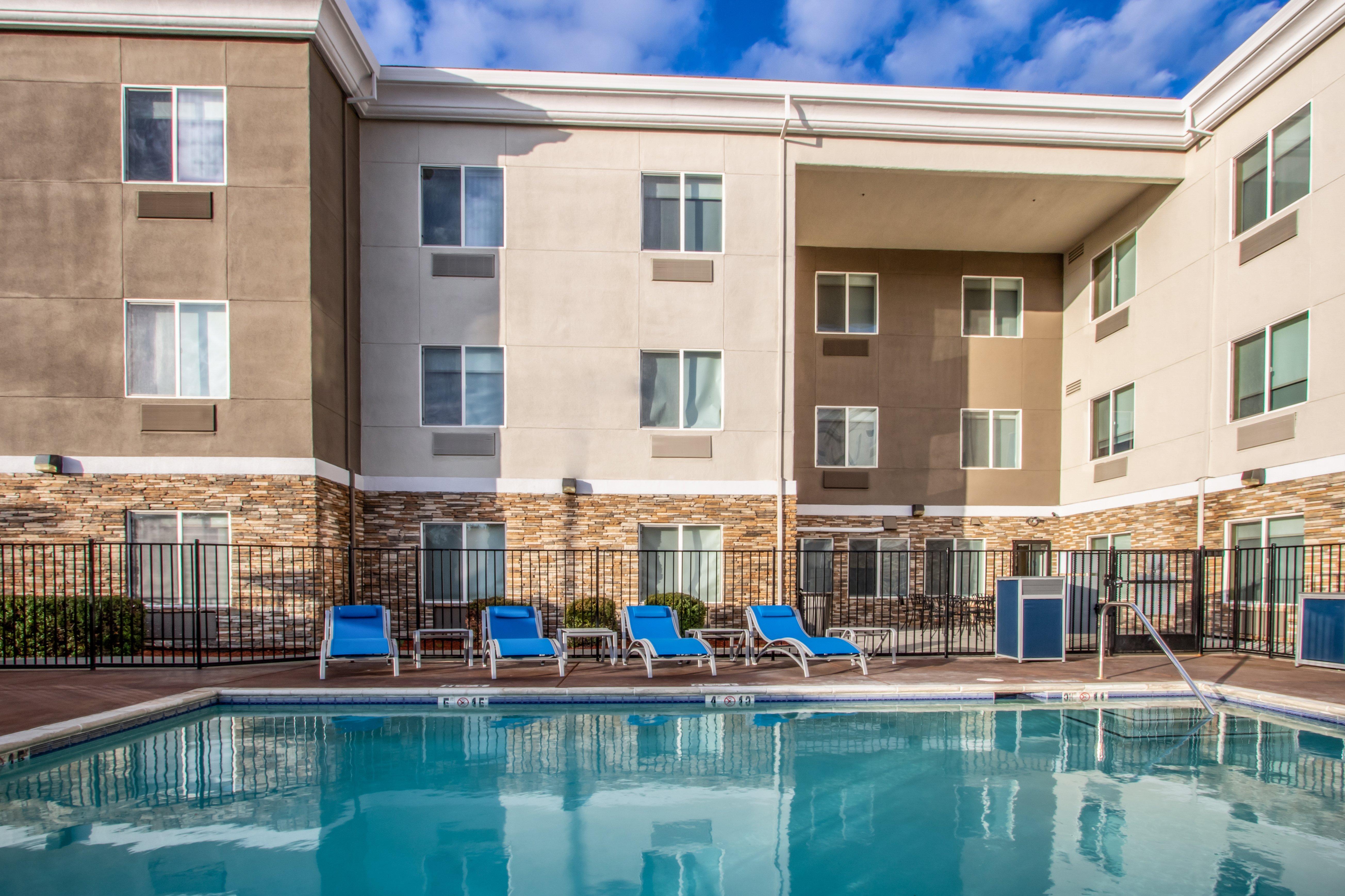 Holiday Inn Express Hotel & Suites Roseville - Galleria Area By Ihg Екстериор снимка