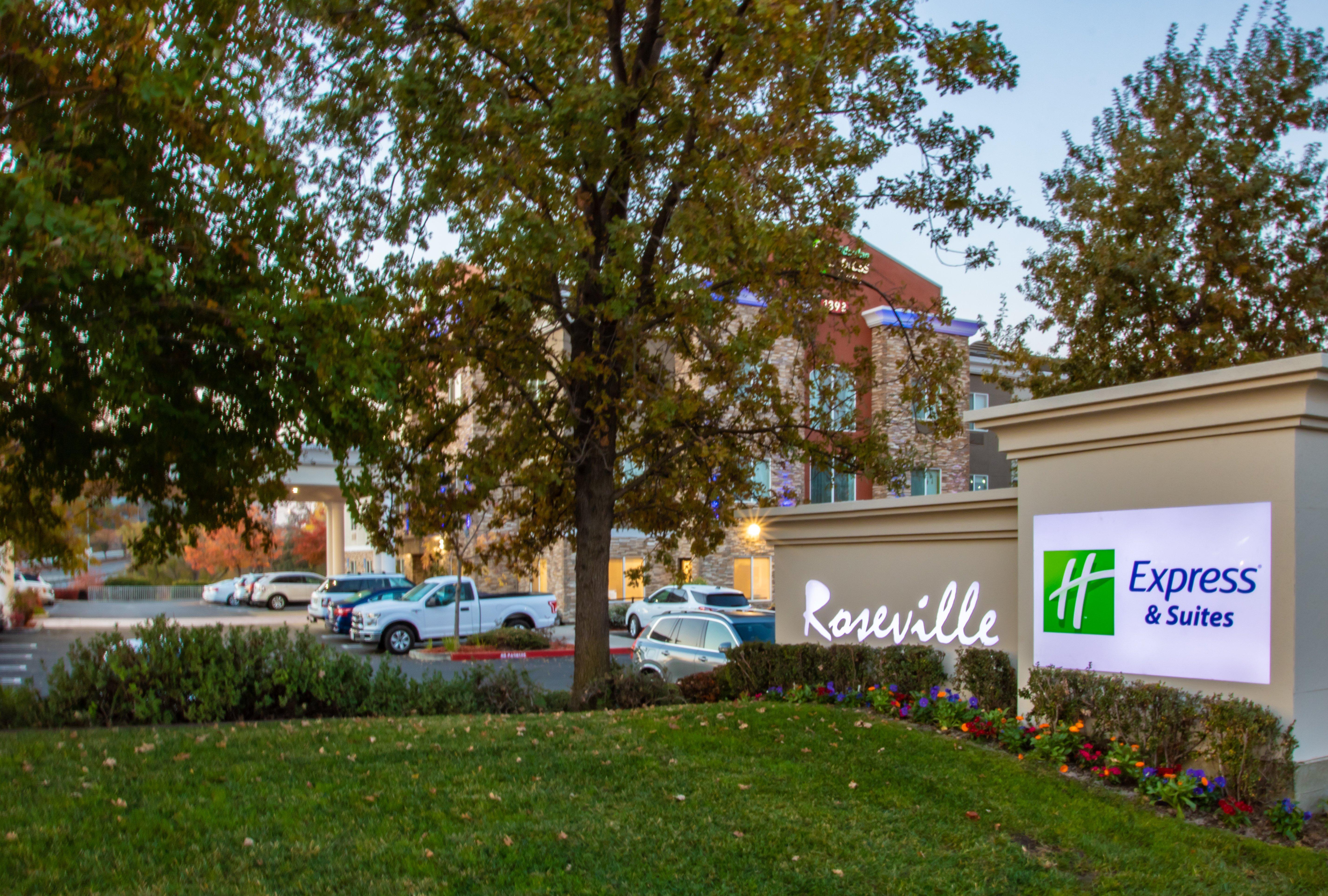 Holiday Inn Express Hotel & Suites Roseville - Galleria Area By Ihg Екстериор снимка