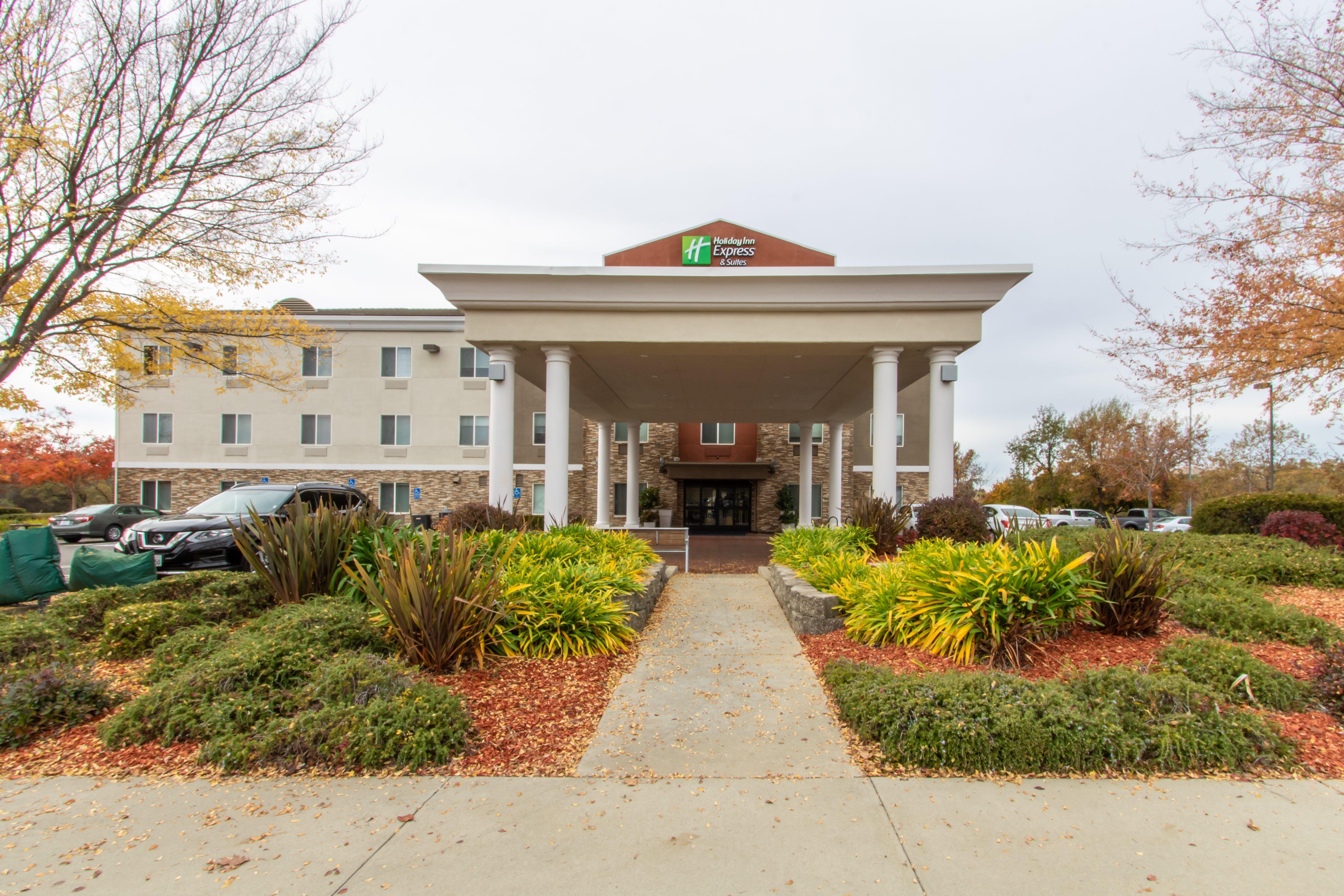 Holiday Inn Express Hotel & Suites Roseville - Galleria Area By Ihg Екстериор снимка