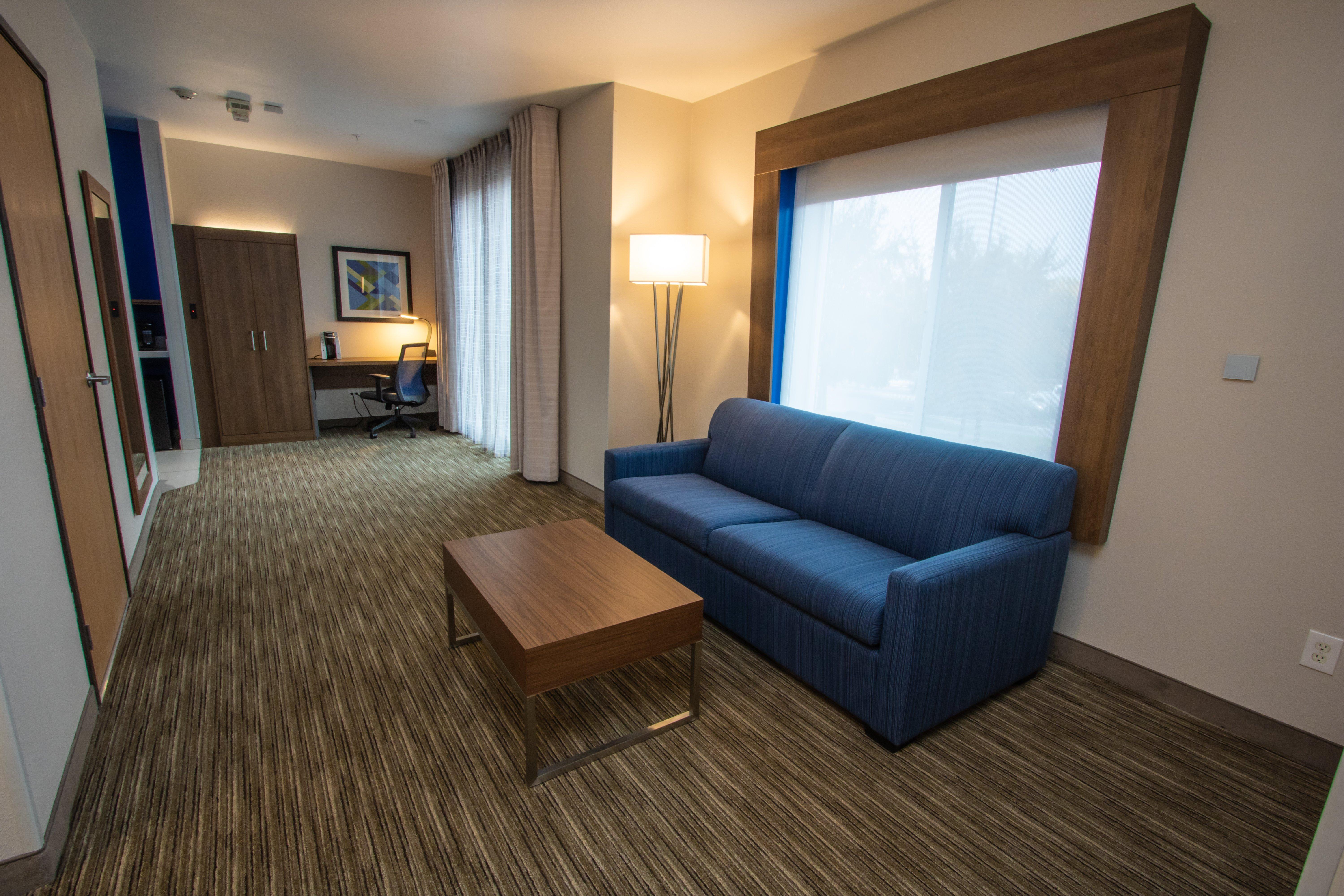Holiday Inn Express Hotel & Suites Roseville - Galleria Area By Ihg Екстериор снимка