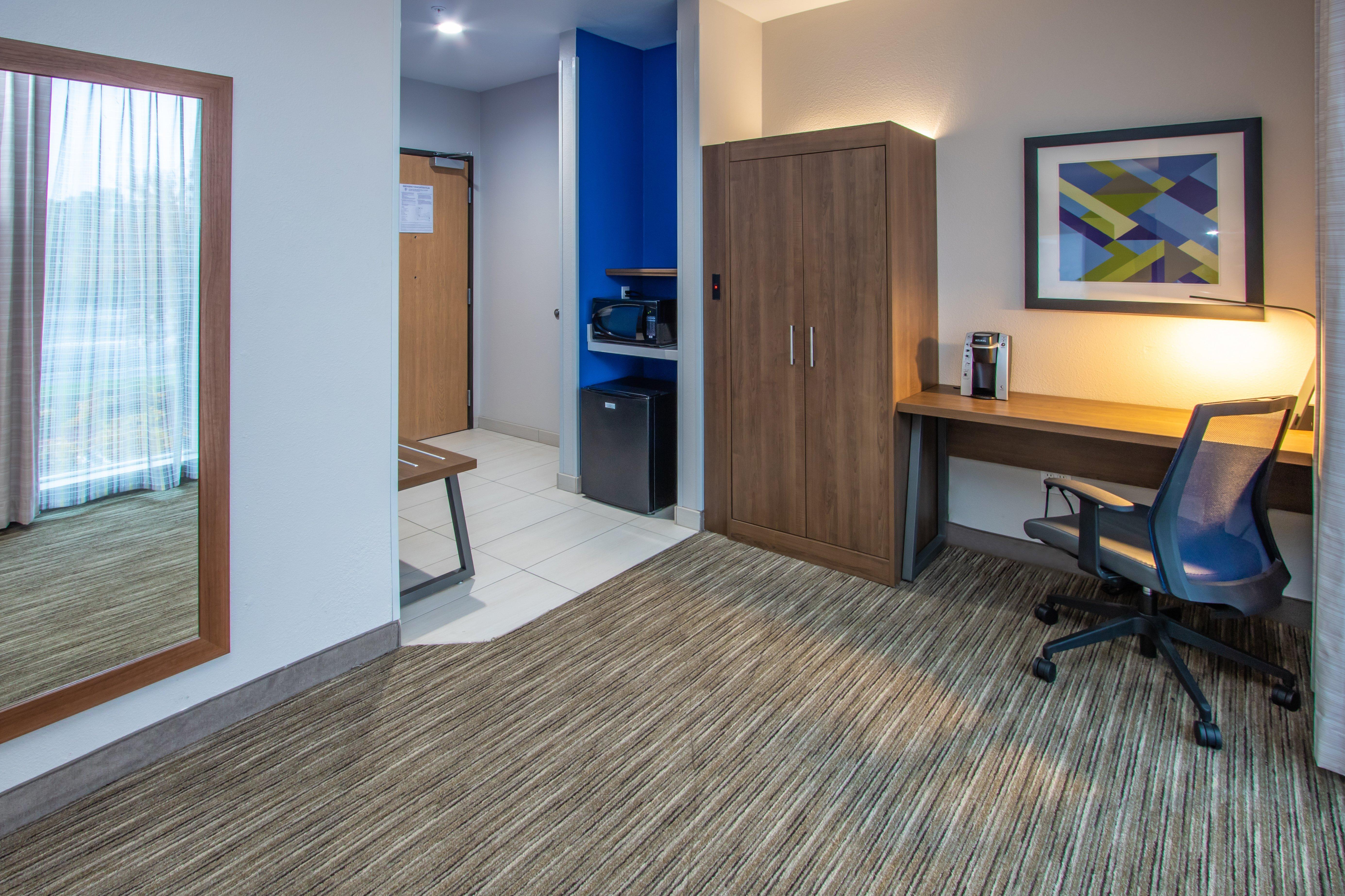 Holiday Inn Express Hotel & Suites Roseville - Galleria Area By Ihg Екстериор снимка