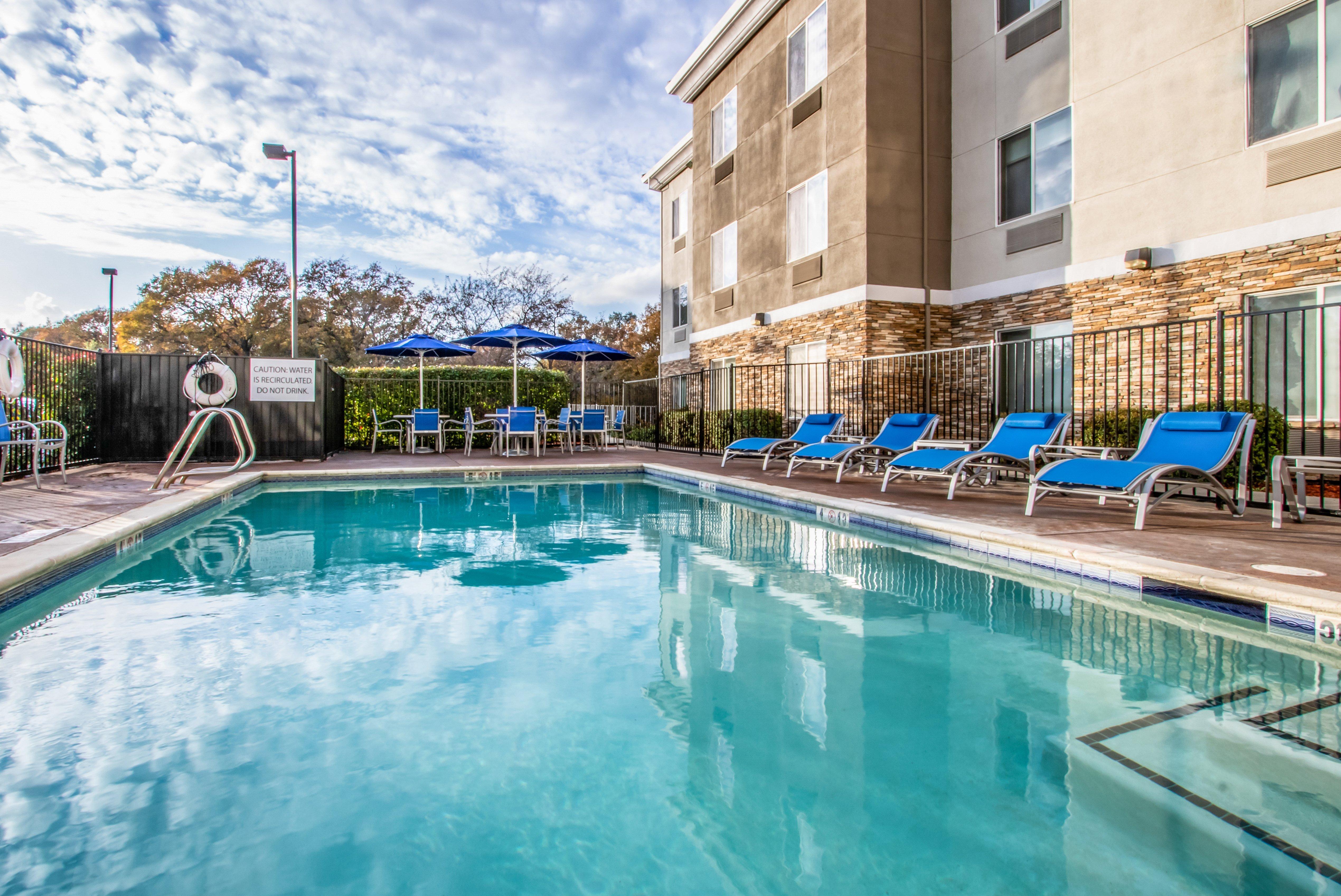 Holiday Inn Express Hotel & Suites Roseville - Galleria Area By Ihg Екстериор снимка