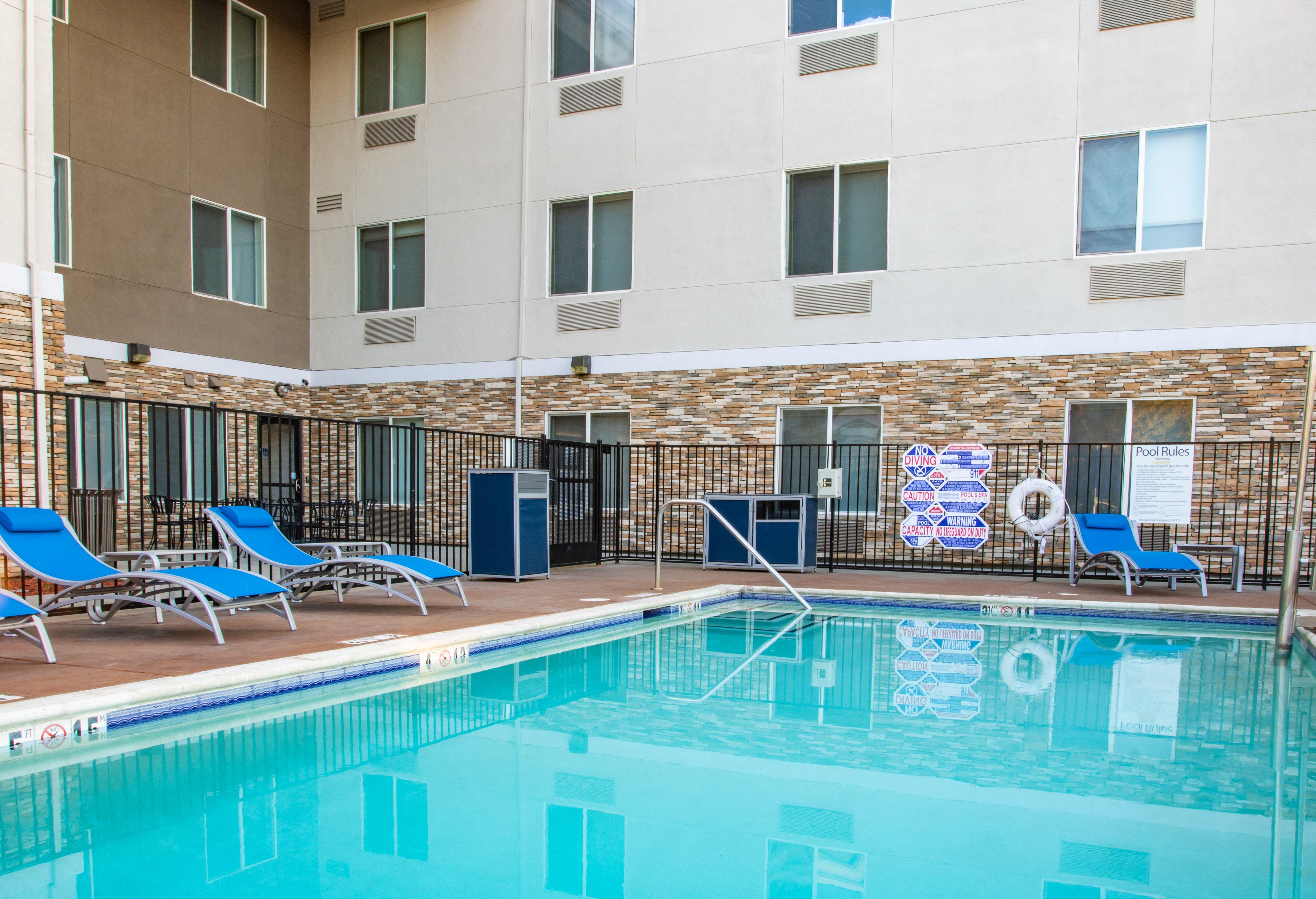 Holiday Inn Express Hotel & Suites Roseville - Galleria Area By Ihg Екстериор снимка