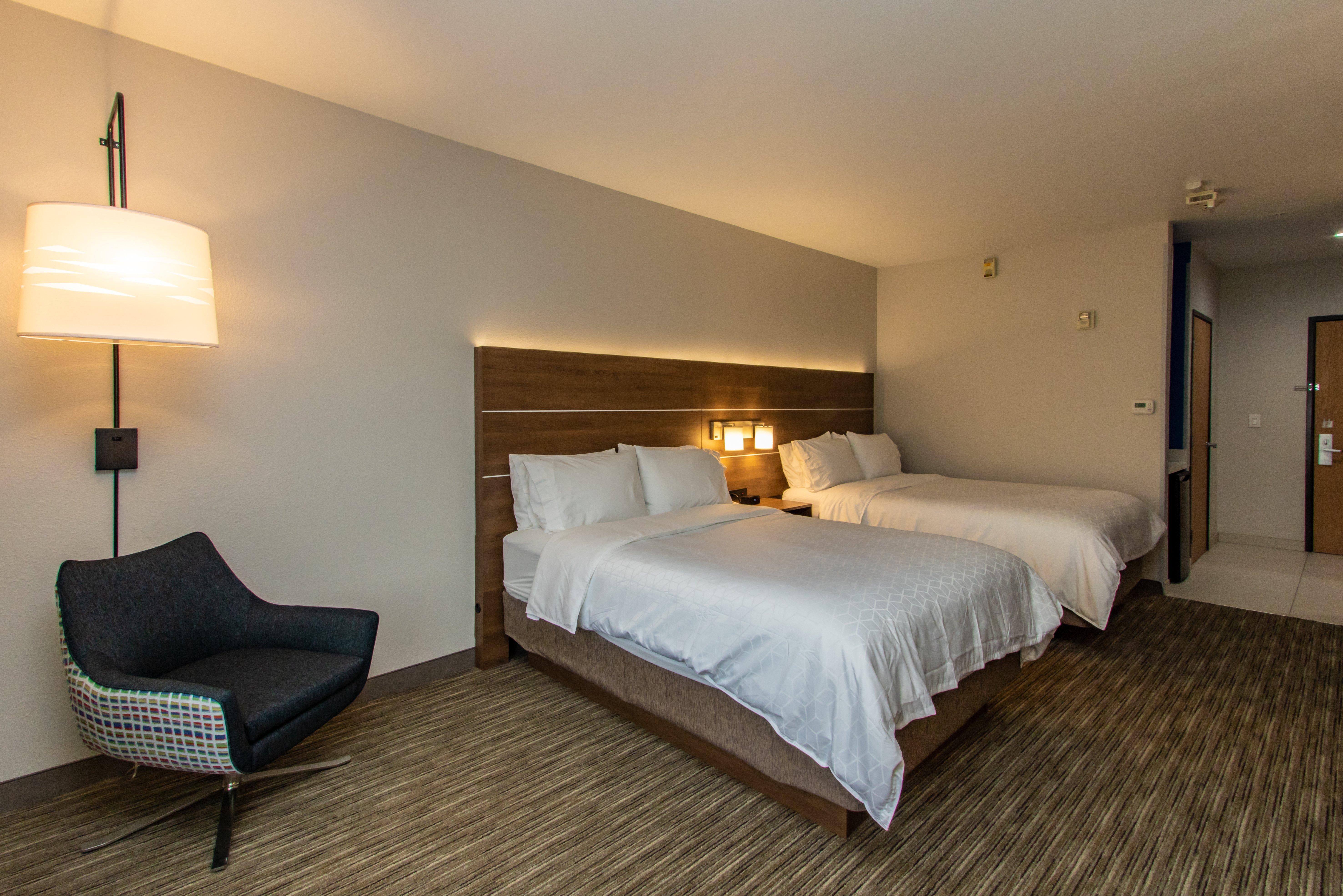 Holiday Inn Express Hotel & Suites Roseville - Galleria Area By Ihg Екстериор снимка
